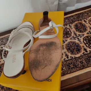 Sandali Fendi Beige e Bianche