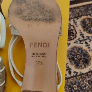 Sandali Fendi Beige e Bianche
