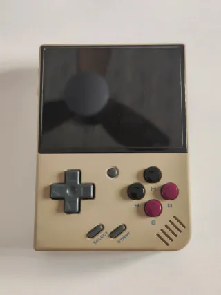 Consola Miyoo Mini + color GB retro.