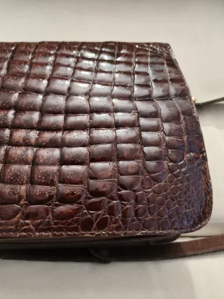 Bolso piel de cocodrilo auténtico marrón.