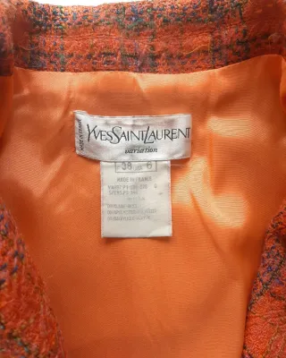 Traje de chaqueta y falda a cuadros