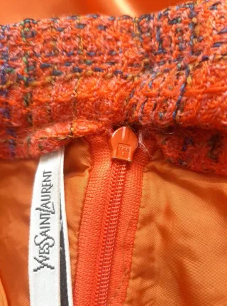 Traje de chaqueta y falda a cuadros