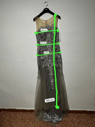 Vestido fiesta largo gris plata y dos pañuelos