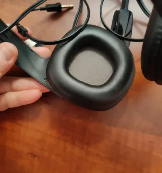 Auriculares Plantronics Negros