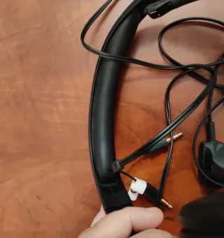 Auriculares Plantronics Negros