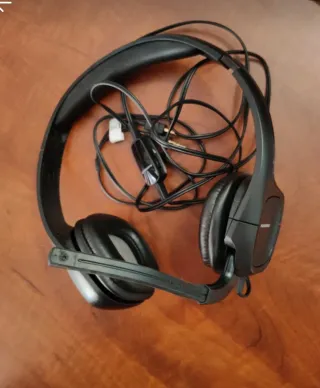 Auriculares Plantronics Negros