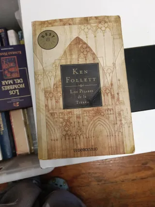 Los pilares de la Tierra (Best Seller) (Spanish...