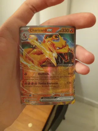 Carta Pokémon Charizard EX 330 HP