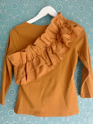 Camiseta Minueto volante mostaza