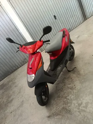 Suzuki 49cc Scooter con ITV recién pasada