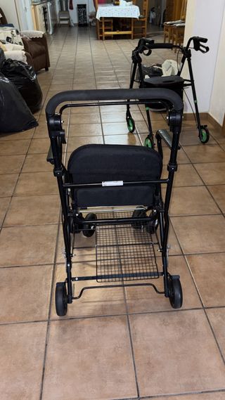 Andador / silla con ruedas para ancianos