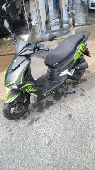 MITT Scooter Negro y Verde