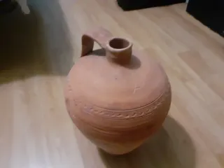 Tinaja antigua de barro