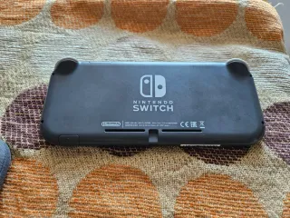 Nintendo Switch Lite + Cargador y Funda