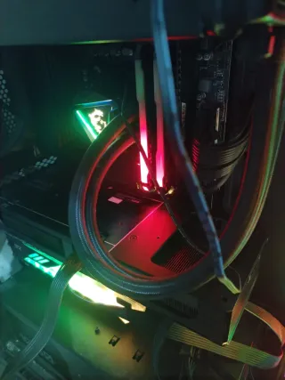 RX 9060 XT ASUS 16 gb