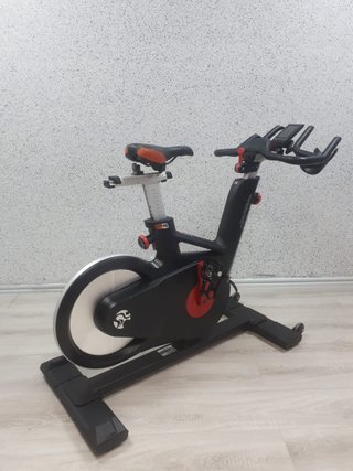 Bicicleta Spinning Life Fitness IC5