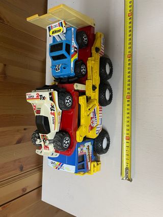 Camión Gozan con 2 coches