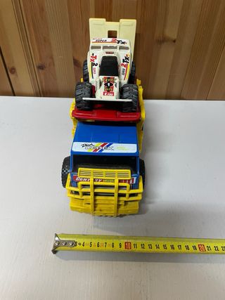 Camión Gozan con 2 coches