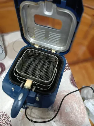 Freidora de aceite azul