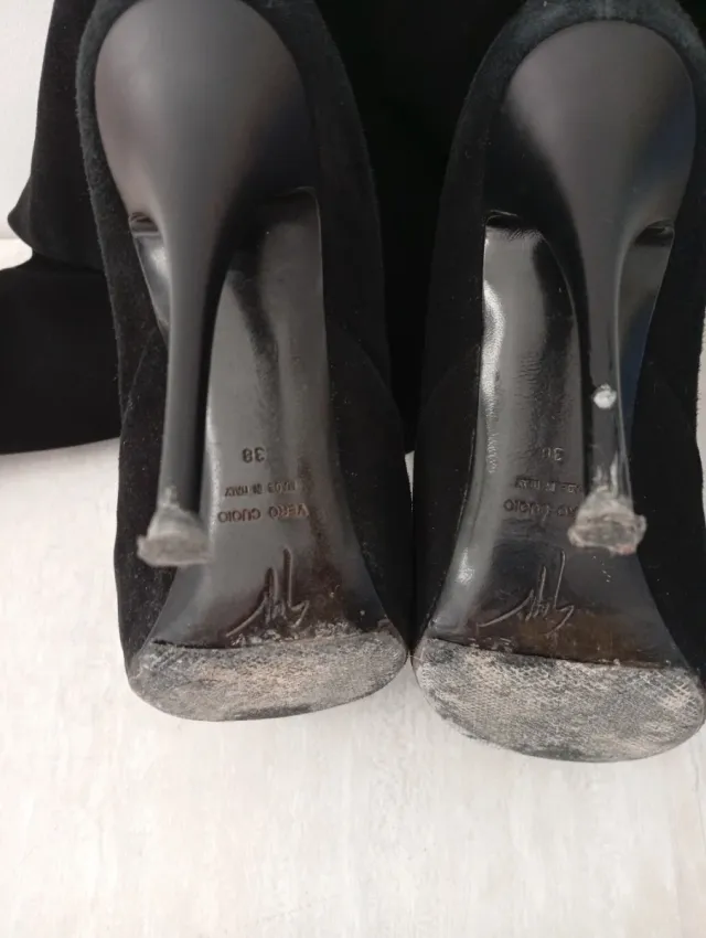 Botas altas de tacón negras