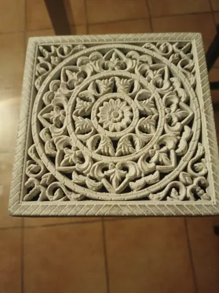 Caja decorativa tallada