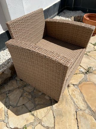 Sillón de ratán exterior