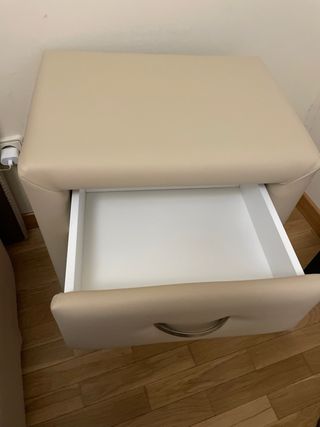 2 Mesitas de Noche Beige Piel Sintética