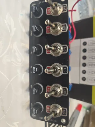 7Panel de interruptores 6 vías DC 12-24V