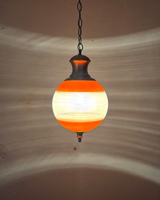 Lampadario vintage anni '60 sfera arancione