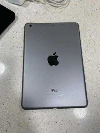 iPad Mini 2 32GB + custodia + caricabatterie