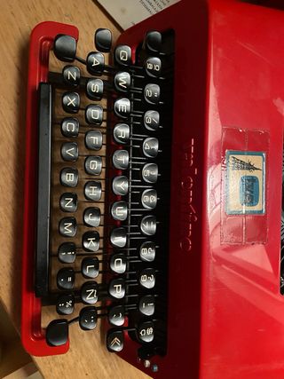 Máquina de escribir Olivetti Valentine con estuche