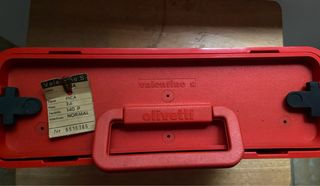 Máquina de escribir Olivetti Valentine con estuche