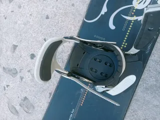 Tabla de Snowboard Negra con Fijaciones