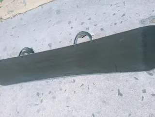 Tabla de Snowboard Negra con Fijaciones