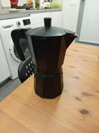 Cafetera italiana negra