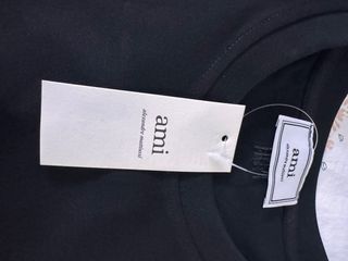 T-shirt Ami Preta Coração Vermelho