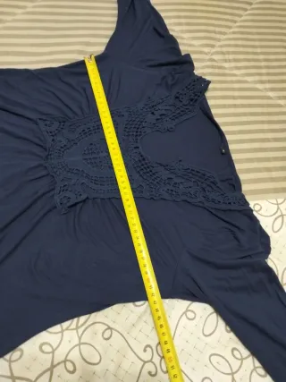 Camiseta azul manga larga con encaje, talla S