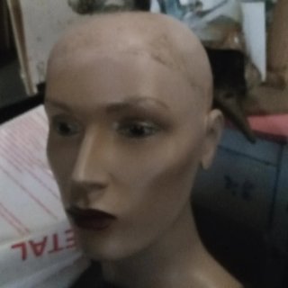 Busto maniquí con cabeza y piernas