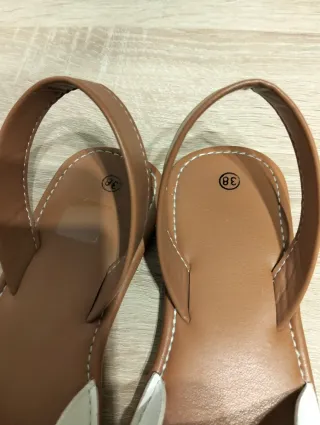 Botas de ante beige con cuña