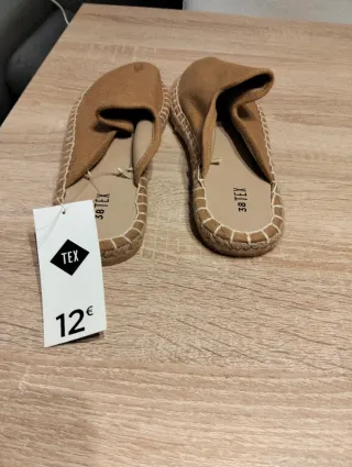 Botas de ante beige con cuña