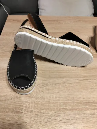 Botas de ante beige con cuña