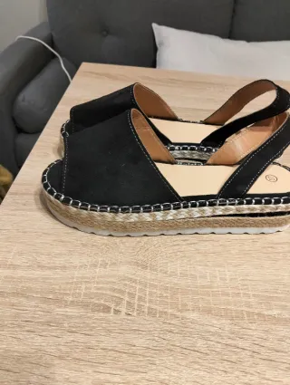 Botas de ante beige con cuña