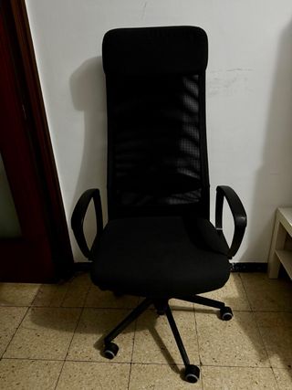 Silla de oficina ergonómica gris plomo