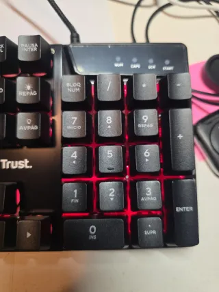 Tastierino Gaming Trust GXT 835 Azor LED