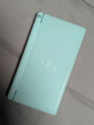 Nintendo DS Lite + Brain Training Starter Pack