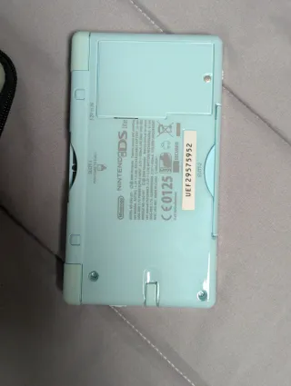 Nintendo DS Lite + Brain Training Starter Pack