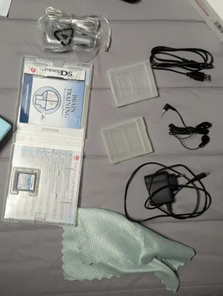 Nintendo DS Lite + Brain Training Starter Pack