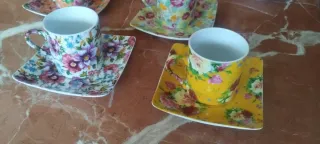 Juego 4 tacitas de café con platos florales