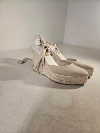 Cuñas beige con lazada