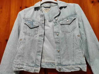 Cazadora tejana Pull&Bear Talla S. Azul claro